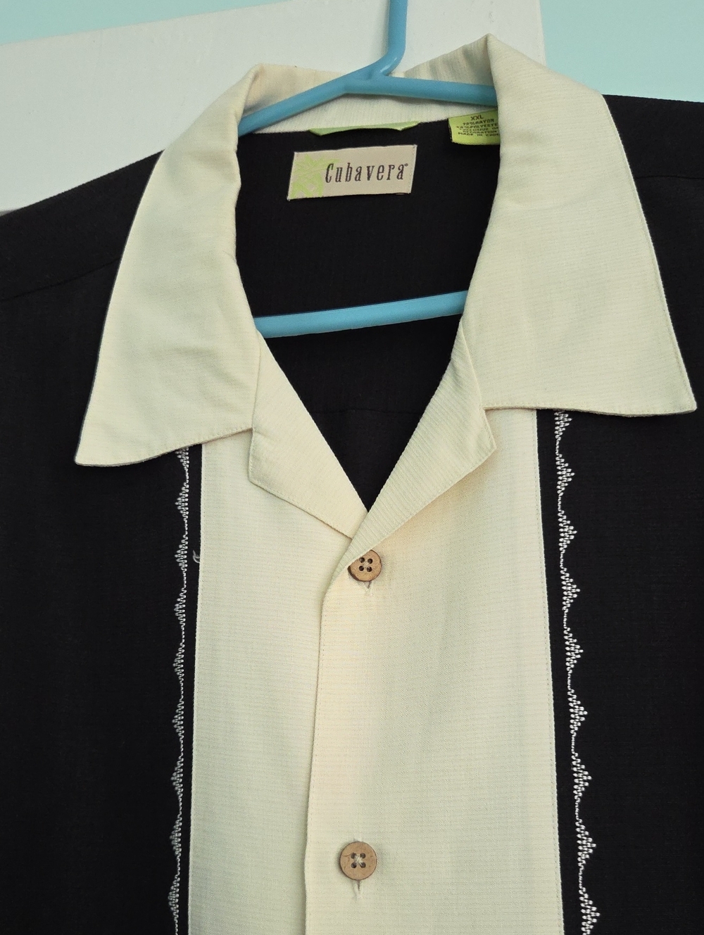 Cubavera Men’s Black and Cream Cuban-Style Button-Down Shirt
